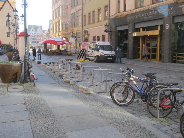 Nowe stojaki znajdą się m.in. na ul. św. Elżbiety przy Rynku