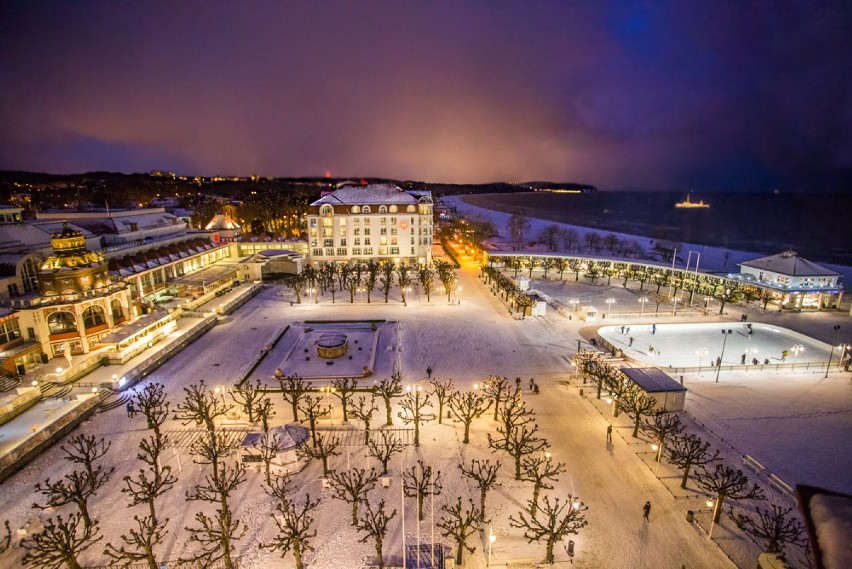 Przysypany śniegiem Sopot widziany z latarnii morskiej wygląda bajkowo. Zobaczcie zdjęcia