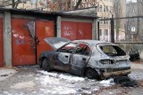 Pożar samochodu przy ul. Kaliskiej w Łodzi. Auto spłonęło doszczętnie [ZDJĘCIA]
