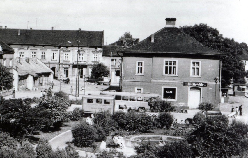 KRZESZOWICE - Rynek, 1973 r.

(fot. K. Matl, wydawca: PTTK)
