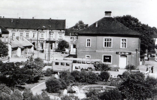 KRZESZOWICE - Rynek, 1973 r.
(fot. K. Matl, wydawca: PTTK)