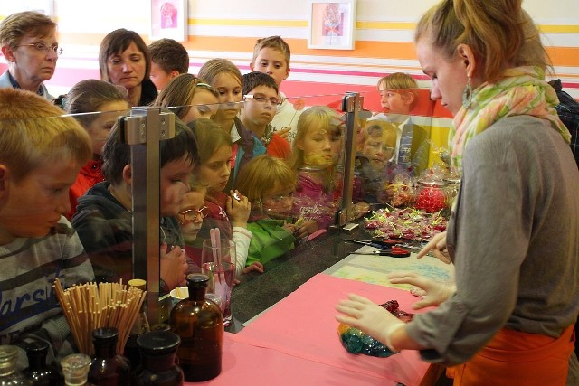 Pokaz produkcji lizaków w Bonbon Cafe