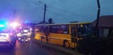 Osobówka zderzyła się z autobusem. Potrzebne było pogotowie energetyczne