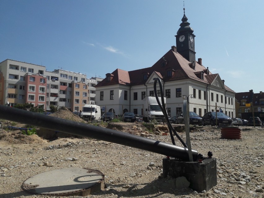 Rynek. Wybrali firmę, która dokończy prace. Znajdą się...