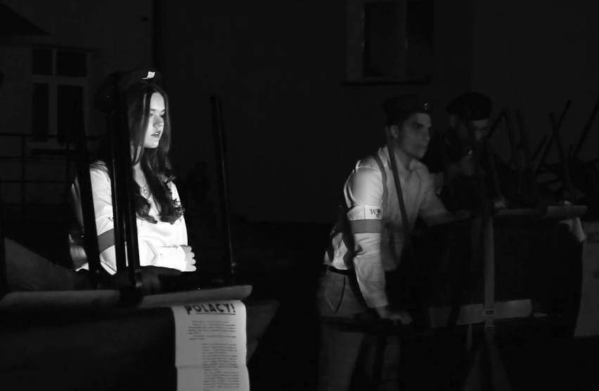 Uczniowie ostrowskiego Ekonomika nagrali teledysk do utworu "Miasto 44"