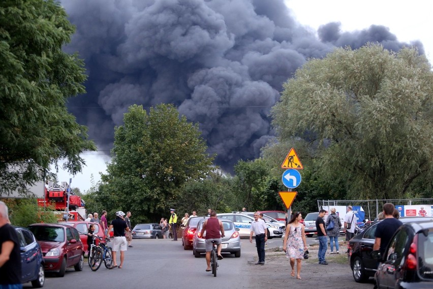 Pożar w Sosnowcu. Płomienie ogarnęły wysypisko odpadów na...