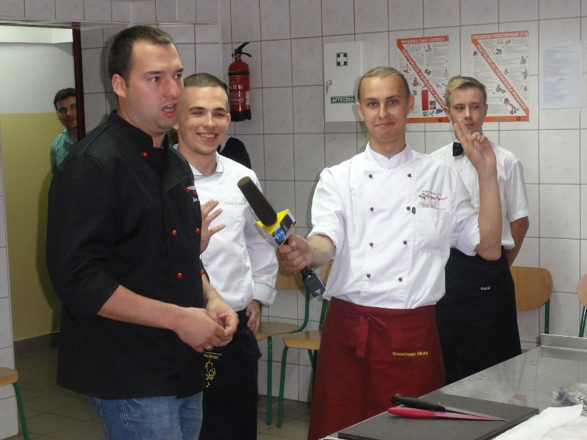 Kościerzyna. Jan Kuroń próbował zarazić młodzież pasją do gotowania