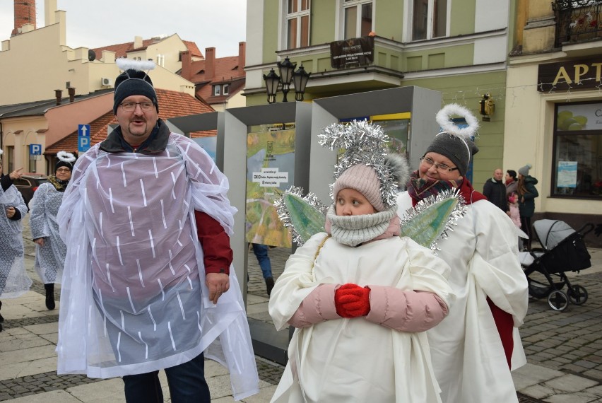 585 aniołów pojawiło się przed ratuszem podczas VIII Wigilii...