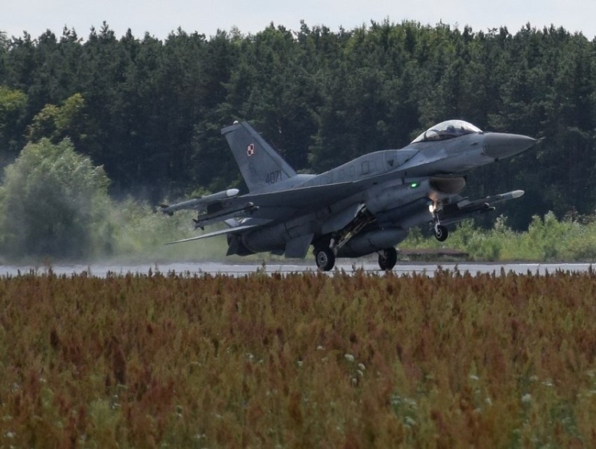 Nieznany sprawca próbował oślepić pilota F-16 przy pomocy lasera, poszukuje go policja! 