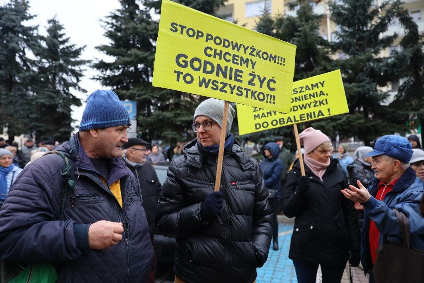 Protest przed Urzędem Miasta w Piotrkowie