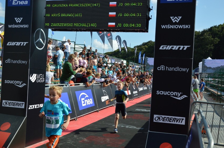 Przyszli mistrzowie triathlonu opanowali plażę miejską w Gdyni ZDJĘCIA