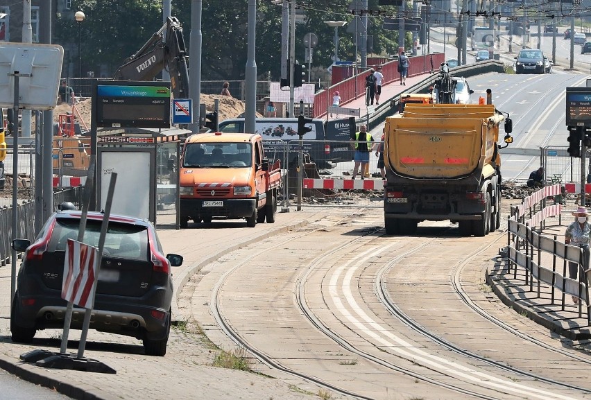 Pierwszy dzień zmian na Wyszyńskiego i korki nawet w weekend. Kierowcy (w większości) wściekli