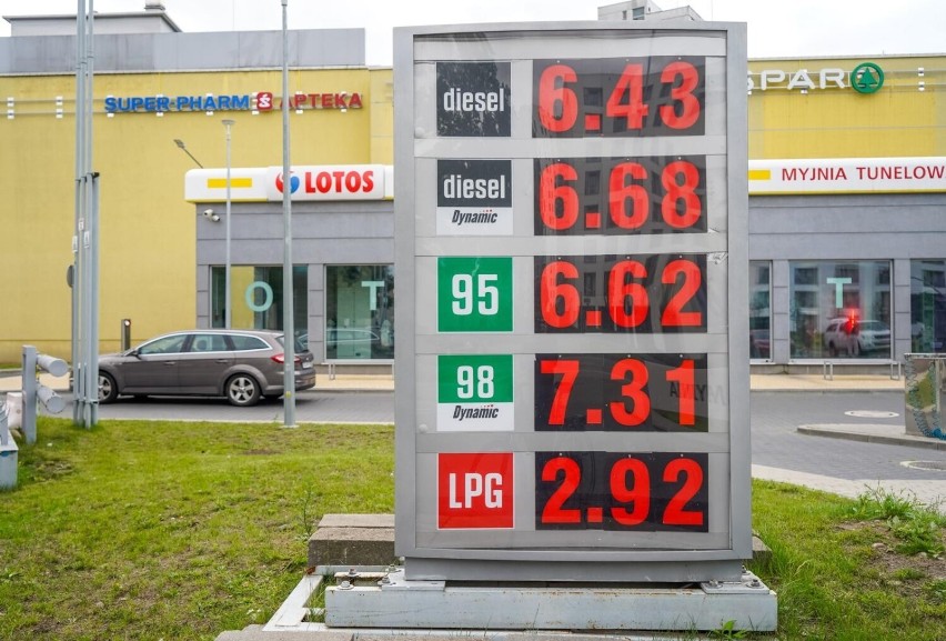 Ceny paliw na Pomorzu. Ile płacimy za litr w środku wakacji?