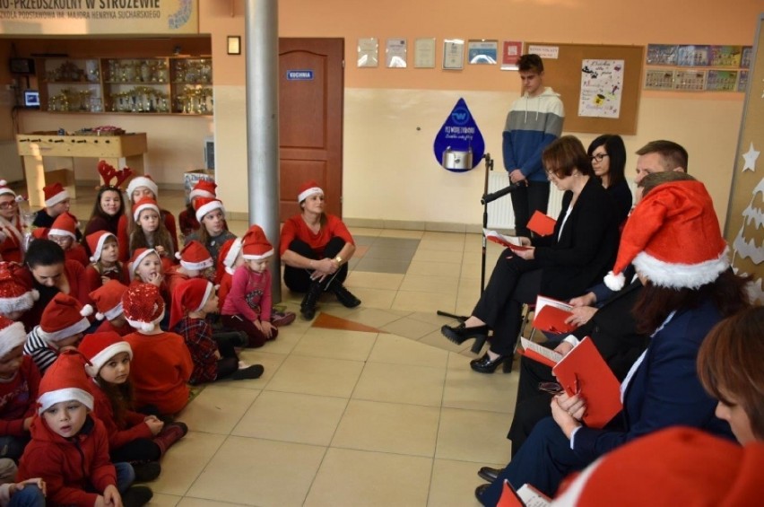 Zespół Szkolno-Przedszkolny w Stróżewie i akcja świątecznego czytania. Dzieci słuchały bestselleru Knister Barry (ZDJĘCIA)