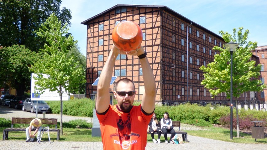 Trening kettlebell z Arkadiuszem Czajkowskim na Wyspie Młyńskiej [zdjęcia, wideo]