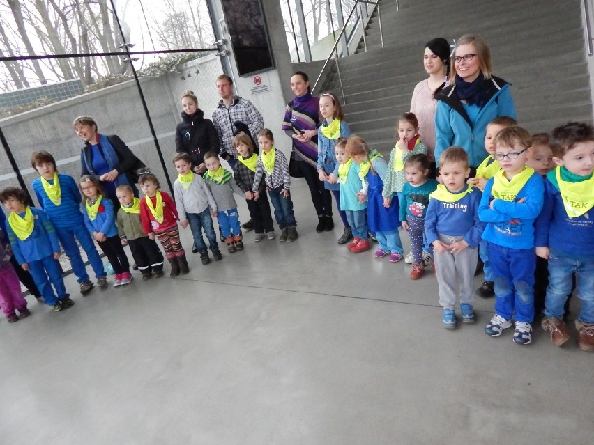 Międzynarodowy Dzień Autyzmu w Opolu. Przedszkolaki odwiedziły Wieżę Piastowską [wideo]