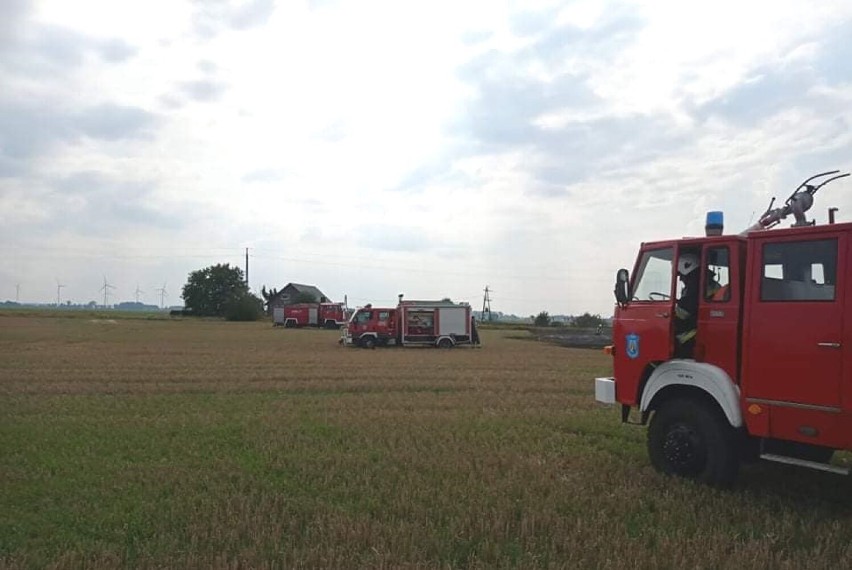 Gm. Miłoradz. Pożar ścierniska w Starej Wiśle. Strażacy szybko sobie poradzili z ogniem