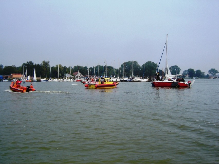 KM PSP Koszalin - Pokaz ratownictwa wodnego na jeziorze Jamno