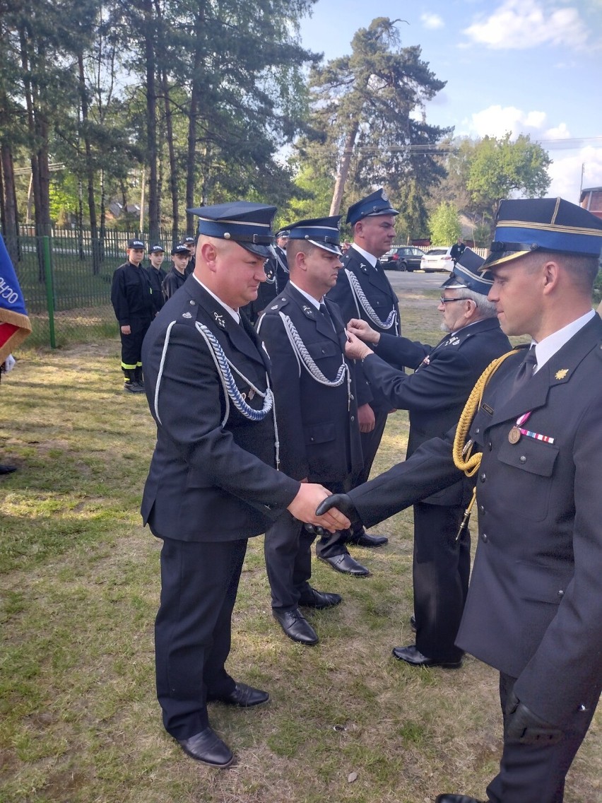 Gmina Ładzice. Gminne obchody Dnia Strażaka z nadaniem sztandaru OSP Jankowice. ZDJĘCIA