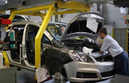 Mieszkańcy naszego województwa pracują już w zakładach Opla w Gliwicach (na zdjęciu) i Fiata w Tychach. Teraz tuż za granicą czeską powstaje fabryka Hyundaia, która też chce zatrudniać Polaków.