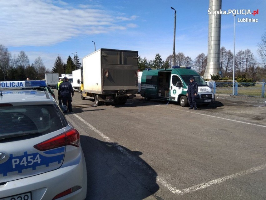 Woźniki: Policja i Inspekcja Transportu Drogowego kontrolowały teren budowy autostrady [ZDJĘCIA]