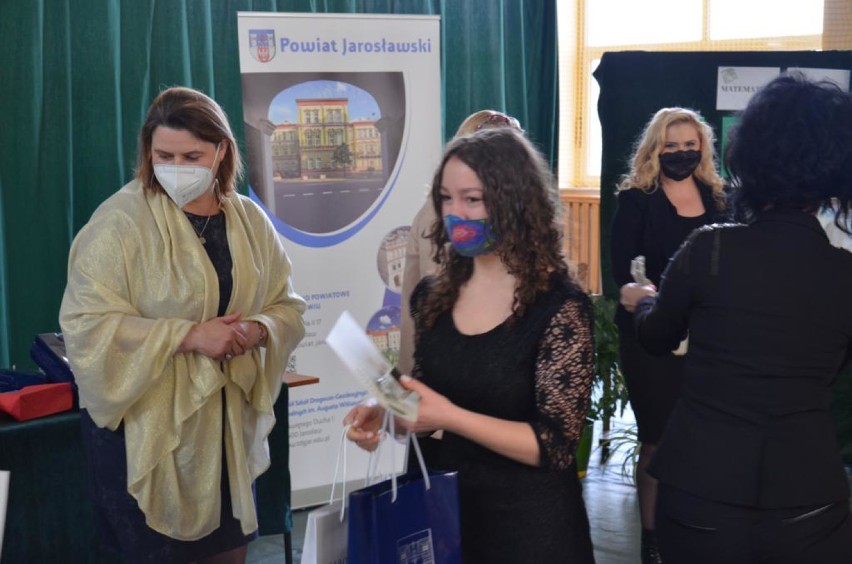 W ZSDGiL w Jarosławiu podsumowali konkurs "Pamiętnik nie tylko literacki z czasów pandemii" [FOTO]