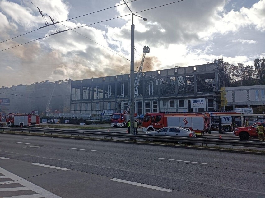 Ogień strawił halę 12 października.