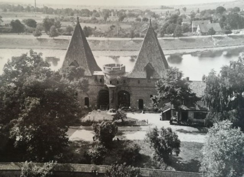 Malbork. Zamek na pocztówkach tych starszych i nowszych [ZDJECIA]. Zobacz ten widok na Kałdowo z lat 60.