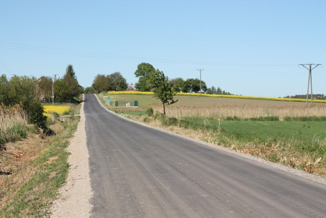 18 maja odebrano blisko 2,5 kilometrowy odcinek gruntownie odnowionej drogi Hawłowice-Bystrowice