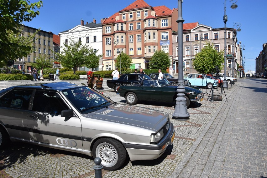 W Wałbrzychu zapowiedziano rajd i zaprezentowano niektore samochody