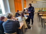 Lęborskie policjantki zachęcały do służby młodzież klasach maturalnych "Rolniczaka"