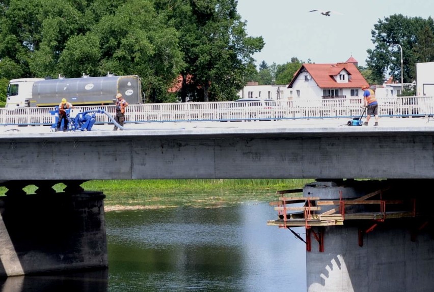 Budowa mostu w Malborku [ZDJĘCIA]. Blisko, coraz bliżej... Druga nitka rośnie w oczach