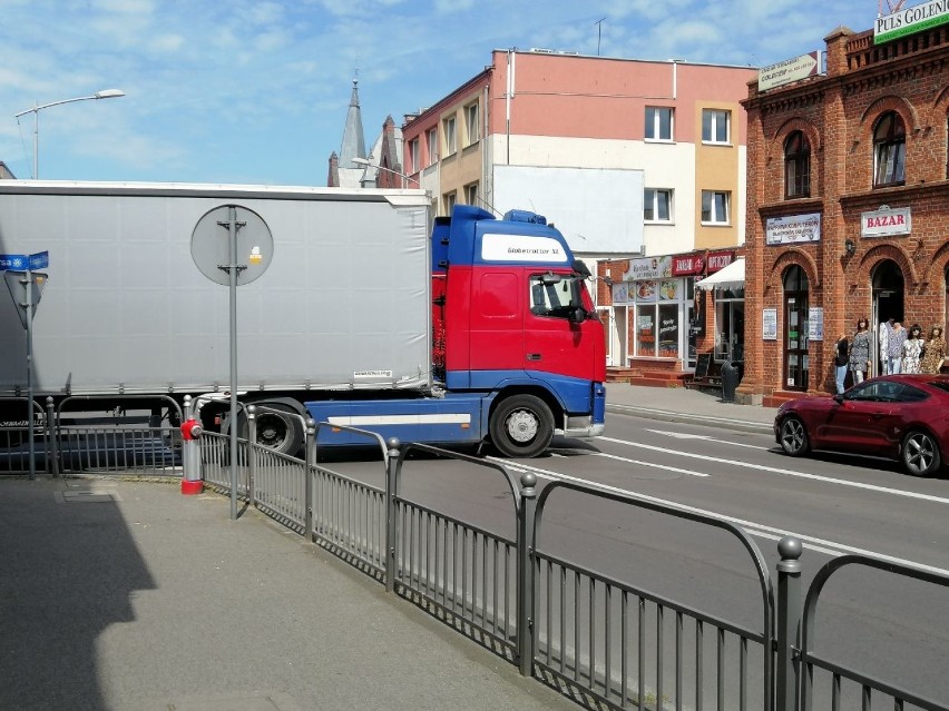 Będzie więcej kamer monitoringu. Czy ciężarówki znikną z centrum Goleniowa?
