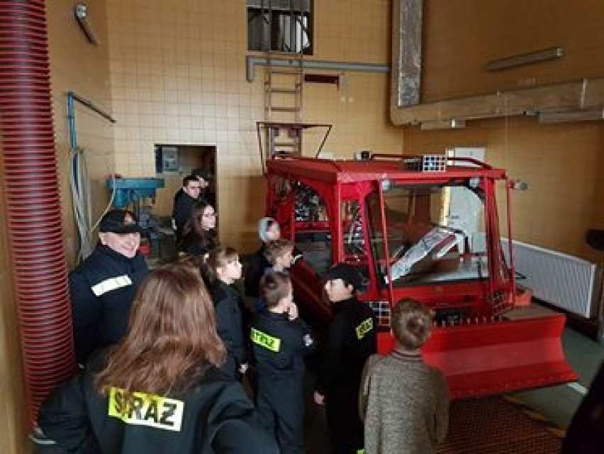 Jantar. Wycieczka młodych strażaków do komendy powiatowej
