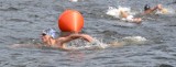 36 zawodników wystartowało w mistrzostwach w pływaniu długodystansowym na jeziorze Zawiat [ZDJĘCIA]