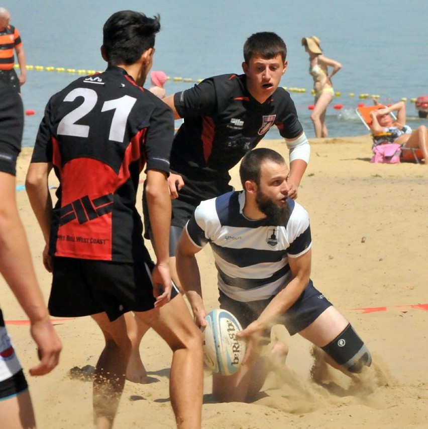 Rugby na plaży w Wolsztynie