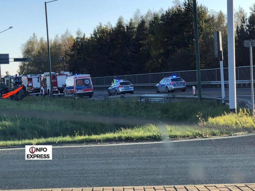 Tragiczny wypadek na obwodnicy Lublińca. 35-latek nie żyje po zderzeniu dostawczaka z ciężarówką