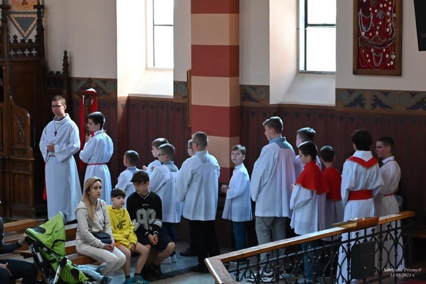 Ośmiu nowych ministrantów przybyło w parafii św. Józefa...