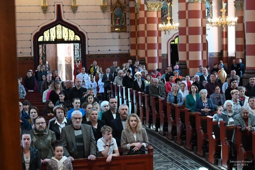 Ośmiu nowych ministrantów przybyło w parafii św. Józefa...