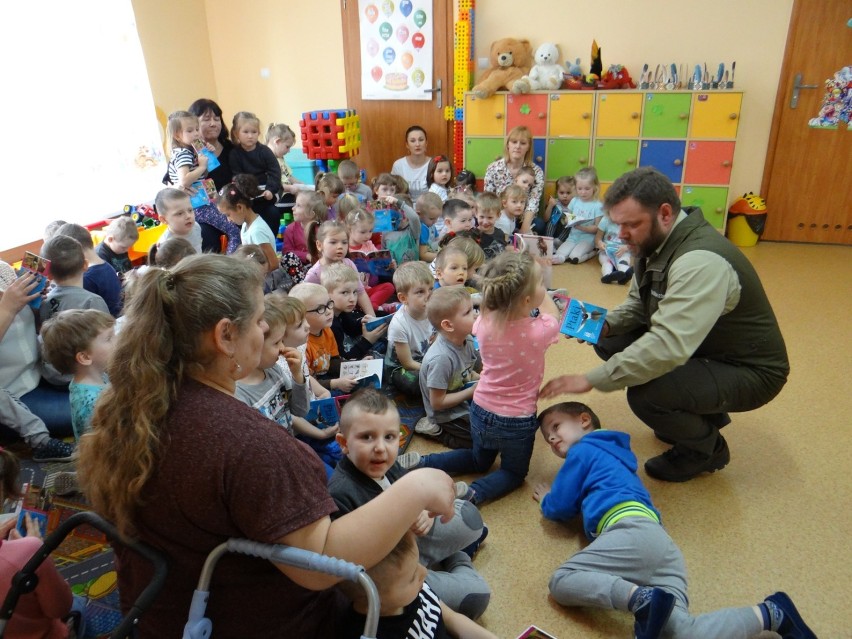 Gmina Masłowice: odwiedziny leśnika w Publicznym Przedszkolu Samorządowym [ZDJĘCIA, FILM]