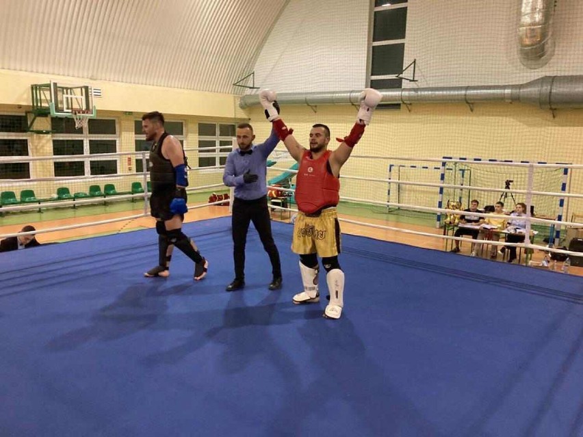 Krzysztof Zaborowski i Jakub Kaźmierczak zwycięsko po walce w turnieju  Muay Thai