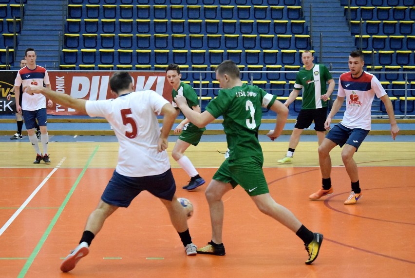 Pilska Liga Futsalu: Rozgrywki osiągnęły półmetek. W Ekstralidze mistrzem rundy jesiennej został BestDrive Mrotek. Zobaczcie zdjęcia