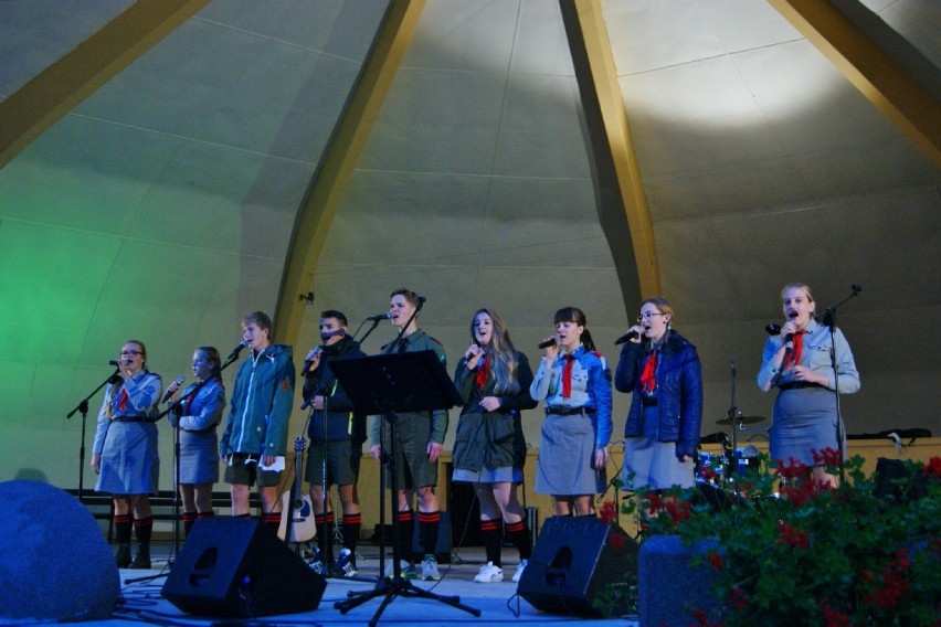 Uroczysty apelu i koncert w Muszli Koncertowej w Solankach