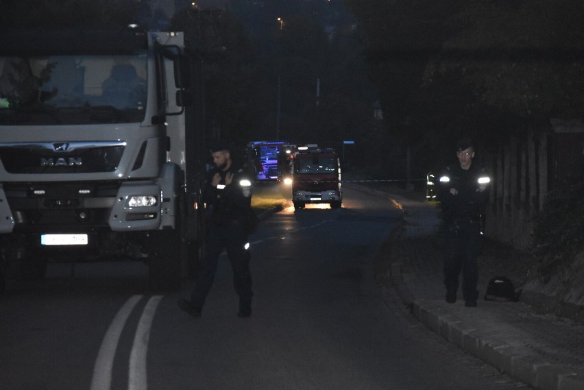 Ewakuacja na Janasa w Rybniku. Właściciel znalazł podejrzany przedmiot, policja wezwała antyterrorystów