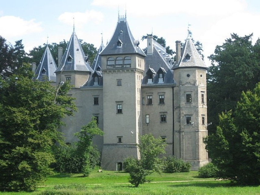 Jednym z najpiękniejszych zabytków w regionie jest zamek w...
