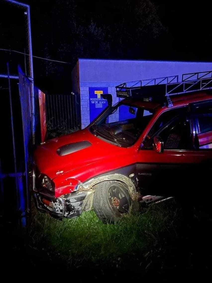 Groźny wypadek na DK 47 w Zakopanem. O mały włos a auto wpadłoby do zbiornika