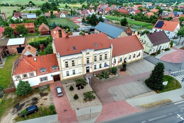 Przyczyną konfliktu miałaby być opieszałość urzędników odnośnie windy w ośrodku zdrowia.