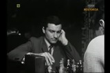 Świecie w 1965 r. TVP Historia wyemitowała film o Świeciu w czasach początków "Celulozy". Kim jest przystojny mężczyzna grający w szachy? 