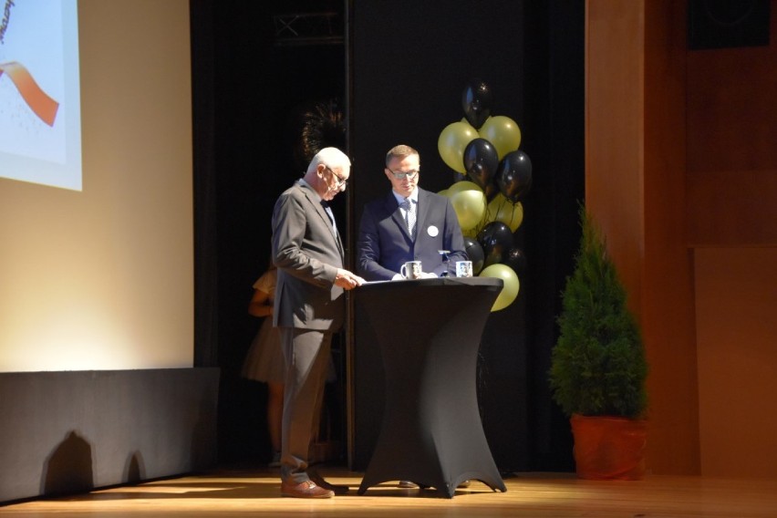 Pomagają od 20 lat - gala jubileuszowa Powiatowego Centrum Pomocy Rodzinie w Wejherowie