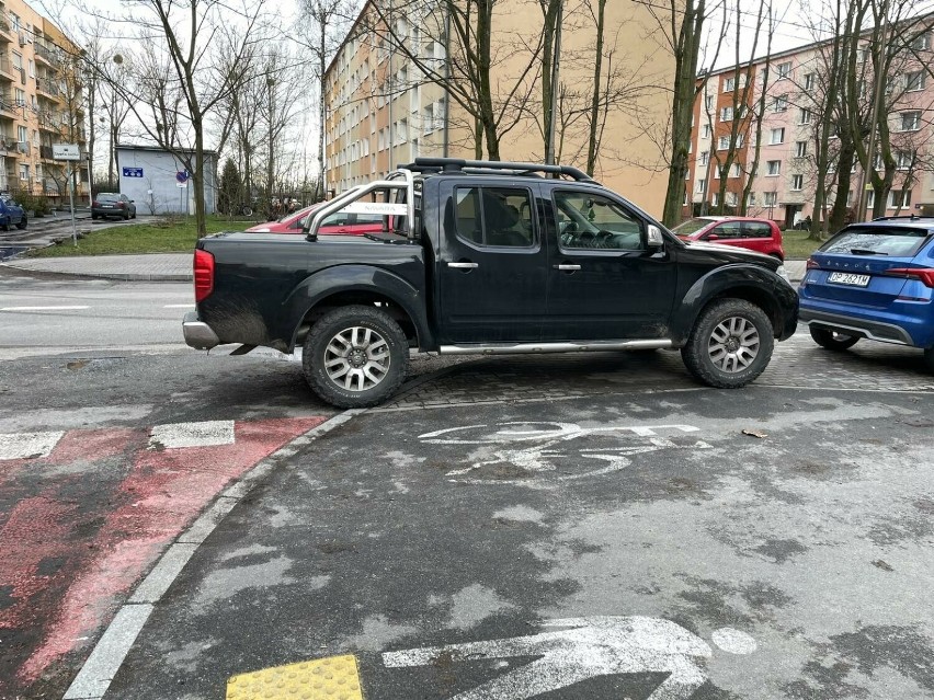 Tak parkują mistrzowie parkowania w Opolu...